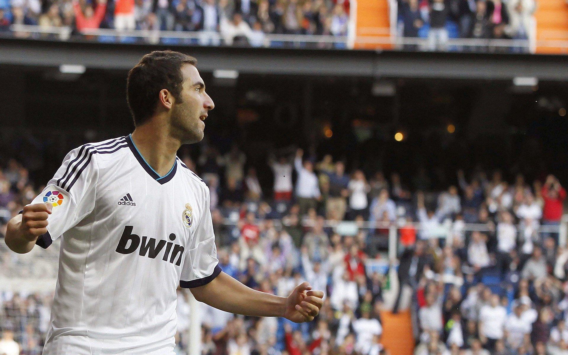 灰熊总经理深度解析新援,埃文斯全能身手改变战局 麦克勒莫努力精神注入活力